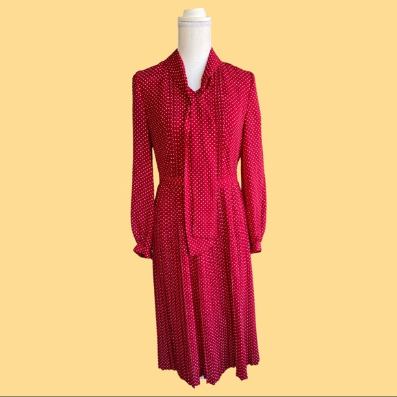 Dresses & Skirts - STUNNING VINTAGE POLKA DOT DRESS